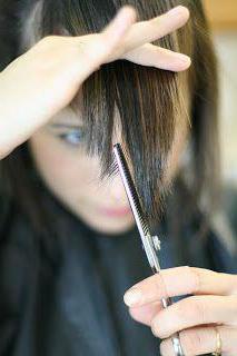 Нитки - это обработка кончиков волос специальными ножницами. Парикмахер
