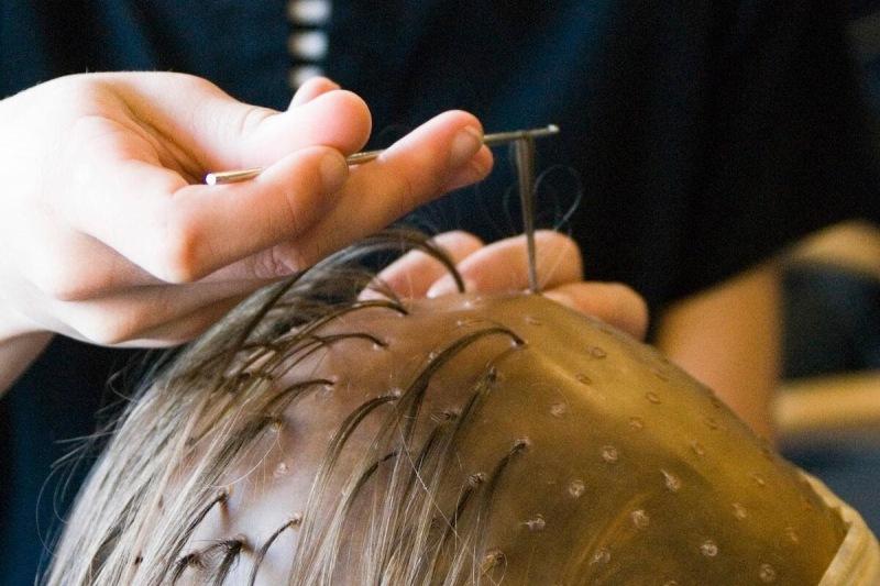 Чем заменить фольгу при окрашивании волос?