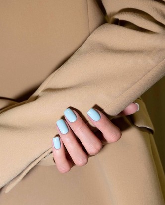 10 лаков для ногтей, которые будут в моде весной 2023: от фиолетового до абрикосового