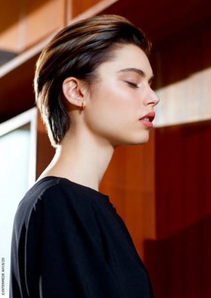 Модные женские стрижки 2023 года на короткие волосы: фото модных новинок