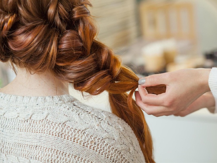 Прическа для настоящей леди: как красиво заплести косу за пару секунд — простой и элегантный бьюти-лайфхак