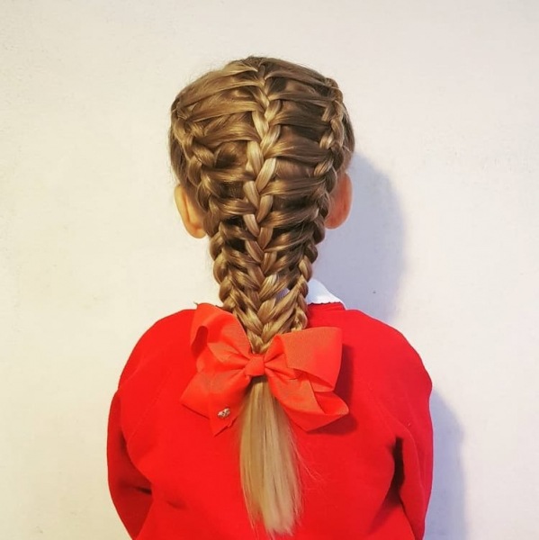 Лучшие прически на 1 сентября 2023 в школу: 50 фото идей для средних и длинных волос