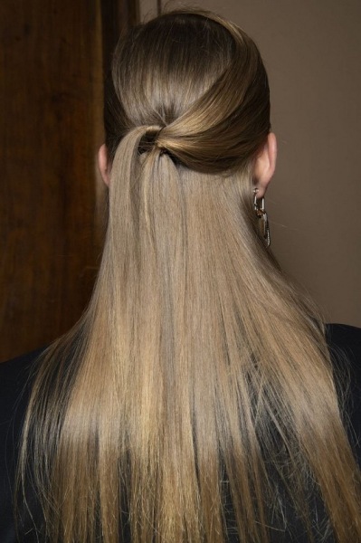Прически на длинные волосы 2024: стильные идеи для вдохновения
