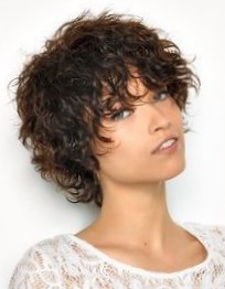 Модные женские прически - тенденции в прическах 2022 - фото