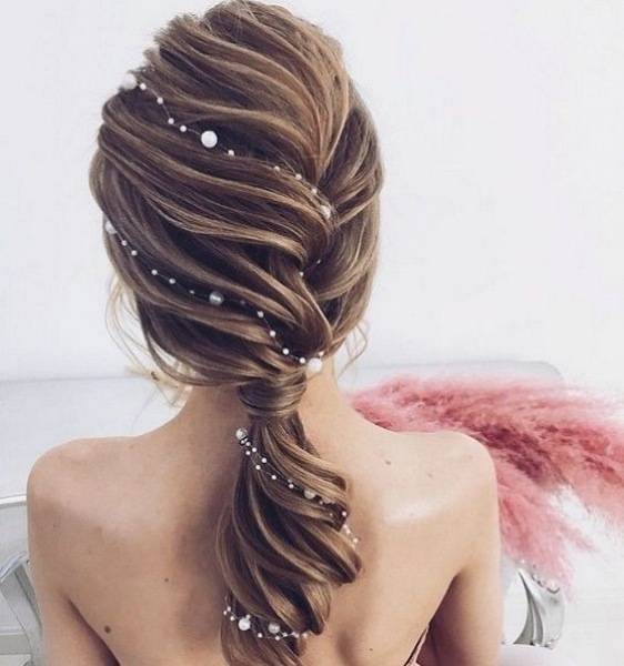 Прически для длинных волос 2024: модное вдохновение