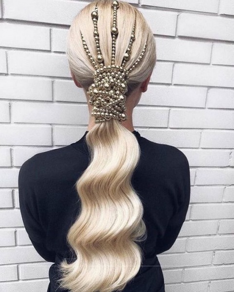 Прически для длинных волос 2024: модное вдохновение