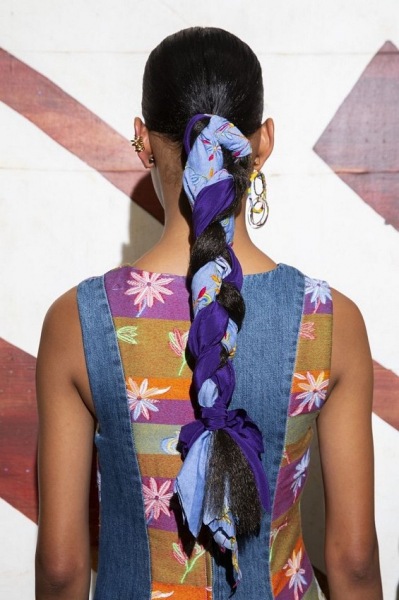 Прически для длинных волос 2024: модное вдохновение