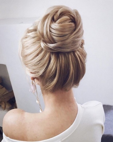 Прически для длинных волос 2024: модное вдохновение