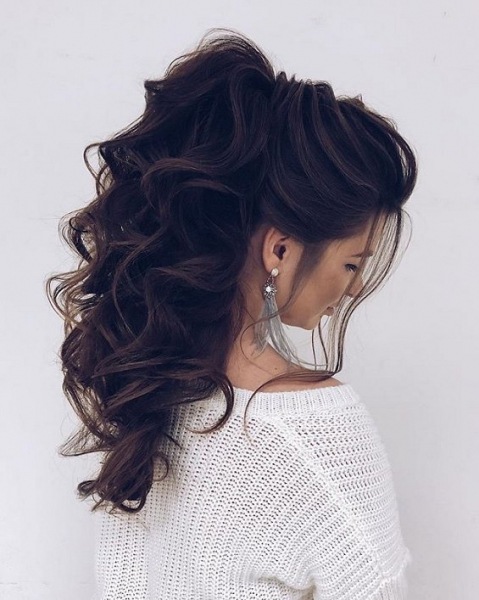 Прически для длинных волос 2024: модное вдохновение