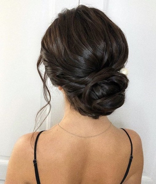 Прически для длинных волос 2024: модное вдохновение