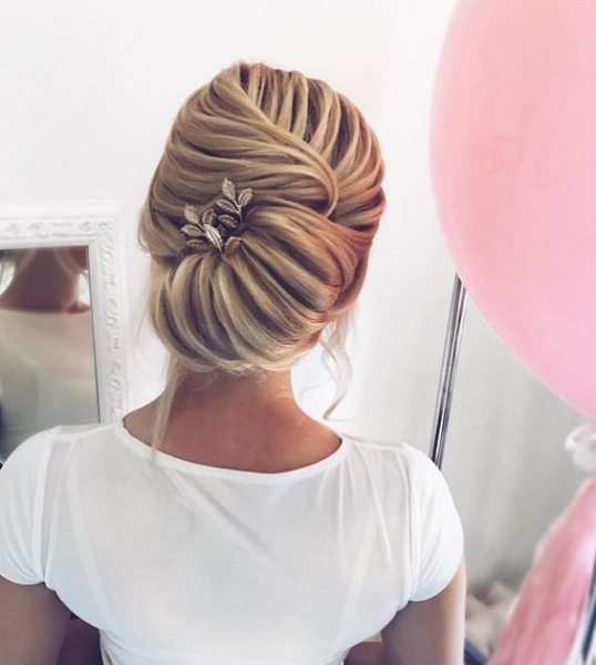 Прически для длинных волос 2024: модное вдохновение