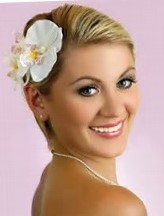 Свадебные прически на короткие волосы 2022 - фото укладок