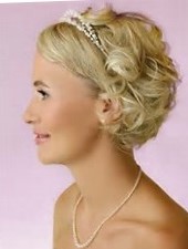 Свадебные прически на короткие волосы 2022 - фото укладок