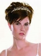 Свадебные прически на короткие волосы 2022 - фото укладок