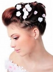 Свадебные прически на короткие волосы 2022 - фото укладок