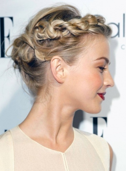 Свадебные прически на короткие волосы 2022 - фото укладок