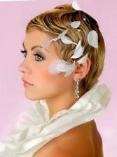 Свадебные прически на короткие волосы 2022 - фото укладок