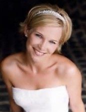 Свадебные прически на короткие волосы 2022 - фото укладок