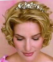 Свадебные прически на короткие волосы 2022 - фото укладок