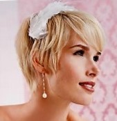 Свадебные прически на короткие волосы 2022 - фото укладок