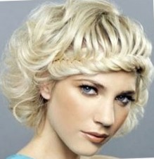 Свадебные прически на короткие волосы 2022 - фото укладок