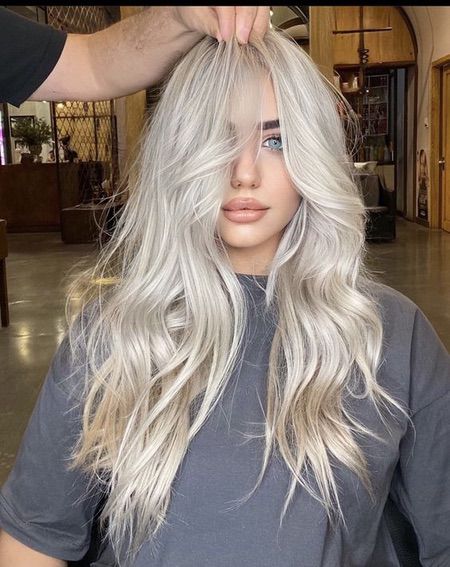 Стрижки с челкой на 2025 год: фото новинки на короткие, средние и длинные волосы