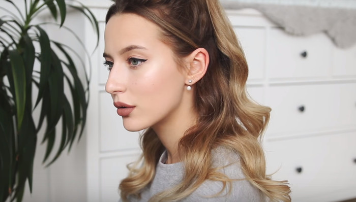 Прическа на 8 марта