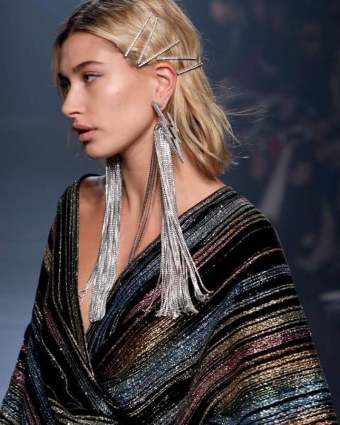 Прически на 8 марта своими руками