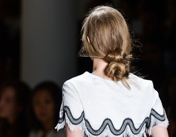 Прически на 8 марта своими руками