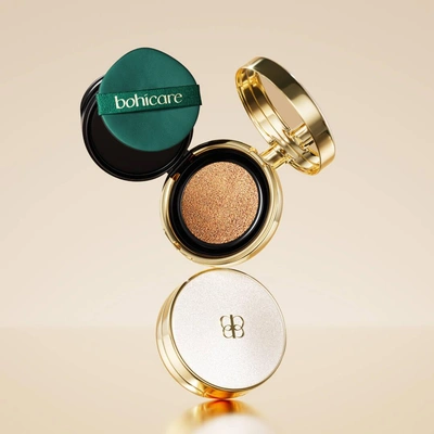 Рекомендации по красоте на этой неделе: лифтинг-сыворотка, сияющий тональный крем-кушон, масло для губ и устройство для лифтинга в домашних условиях