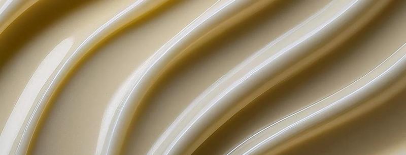 Наращивание волос: что это за процедура и кому она подходит