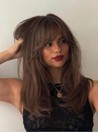 Челка снова в моде: почему вы до сих пор не носите челку