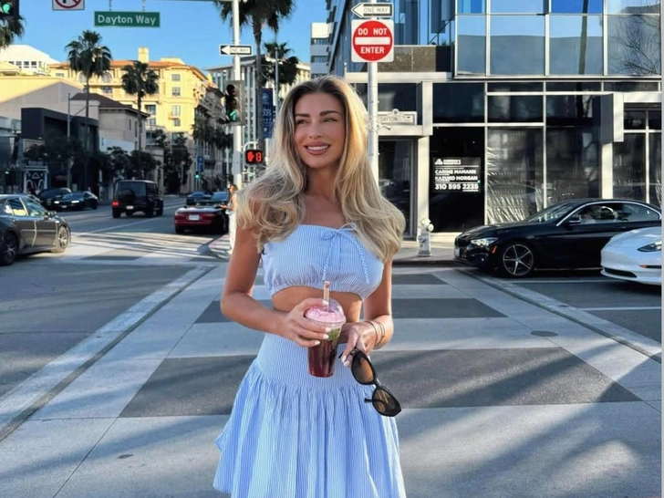 Как сделать волосы гладкими (и сохранить их гладкими в течение всего дня)