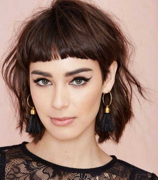 Какую прическу с челкой выбрать в 2024 году