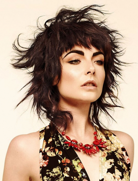 Какую прическу с челкой выбрать в 2024 году