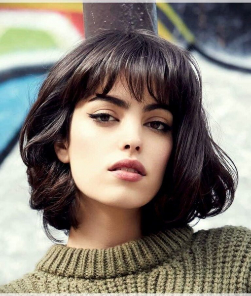 Какую прическу с челкой выбрать в 2024 году