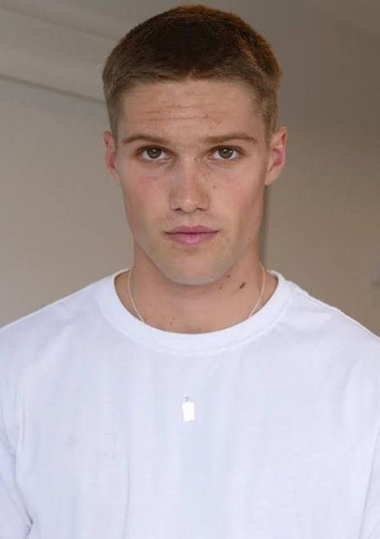 Минималистичные стили мужских причесок в 2025 году