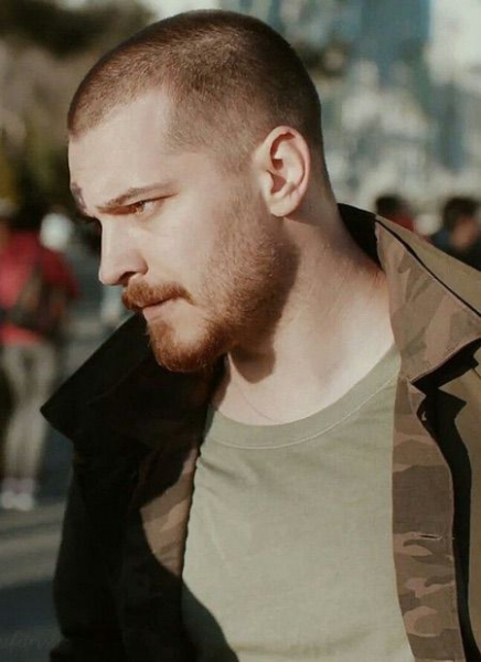 Минималистичные стили мужских причесок в 2025 году