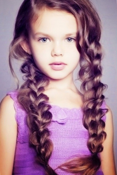 Модные прически для девочек 2022 года - фото новинок