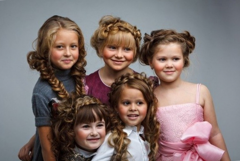 Модные прически для девочек 2022 года - фото новинок