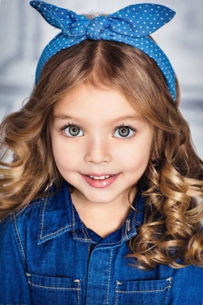 Модные прически для девочек 2022 года - фото новинок