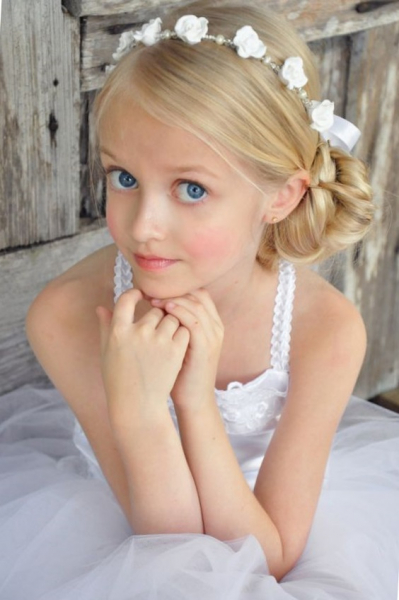 Модные прически для девочек 2022 года - фото новинок