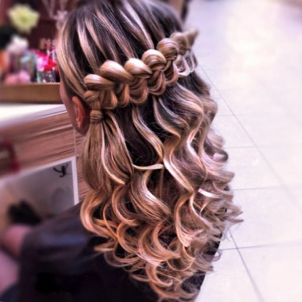 Модные прически для девочек 2022 года - фото новинок