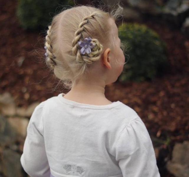 Модные прически для девочек 2022 года - фото новинок