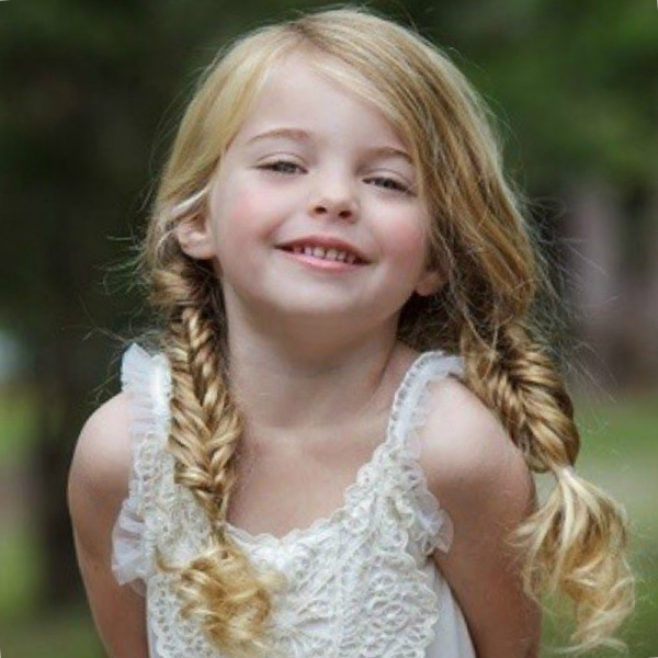 Модные прически для девочек 2022 года - фото новинок