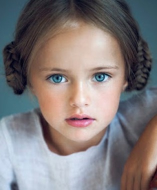 Модные прически для девочек 2022 года - фото новинок