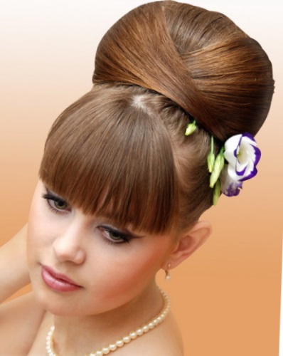 Модные прически на длинные волосы 2022 - фото женских причесок