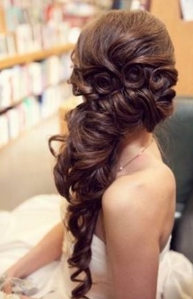 Модные прически на длинные волосы 2022 - фото женских причесок