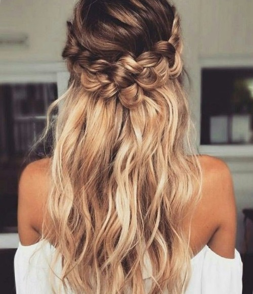 Модные прически на длинные волосы 2022 - фото женских причесок