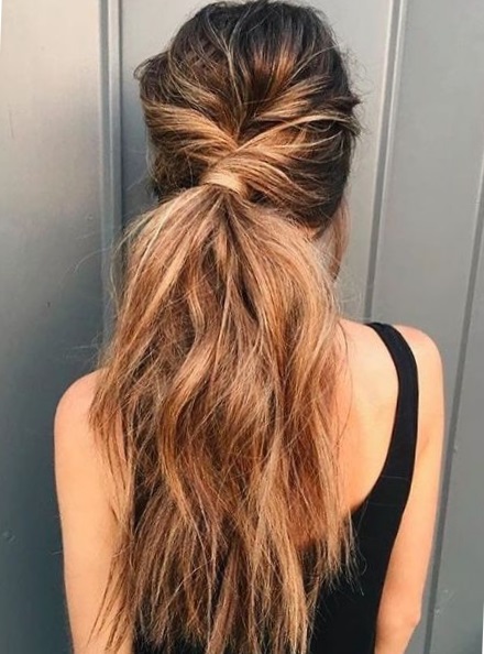 Модные прически на длинные волосы 2022 - фото женских причесок